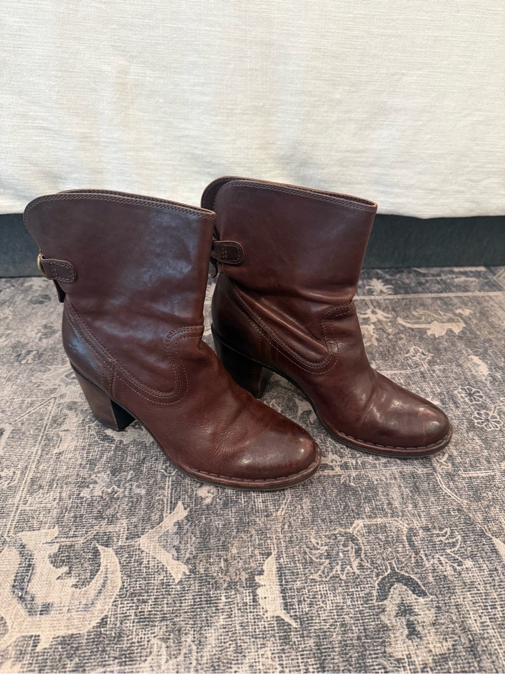 Frye Lucinda Short Heeled Leather Boots in Brown US 7M